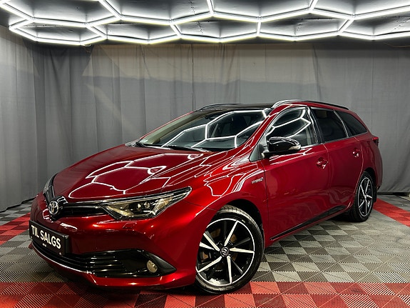 Toyota Auris 8 of 30