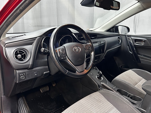 Toyota Auris 11 of 30