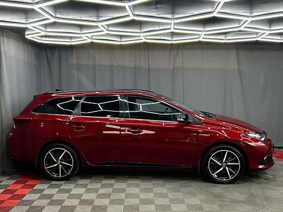 Toyota Auris 3 of 30