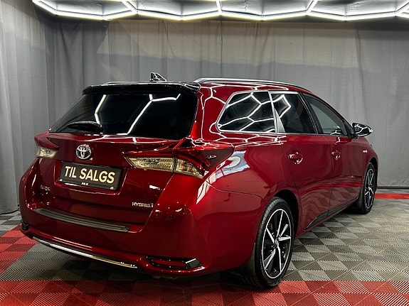 Toyota Auris 4 of 30