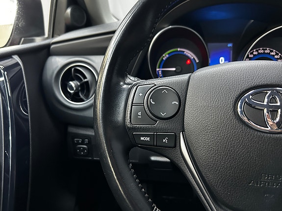 Toyota Auris 14 of 30