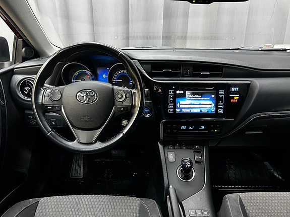 Toyota Auris 12 of 30