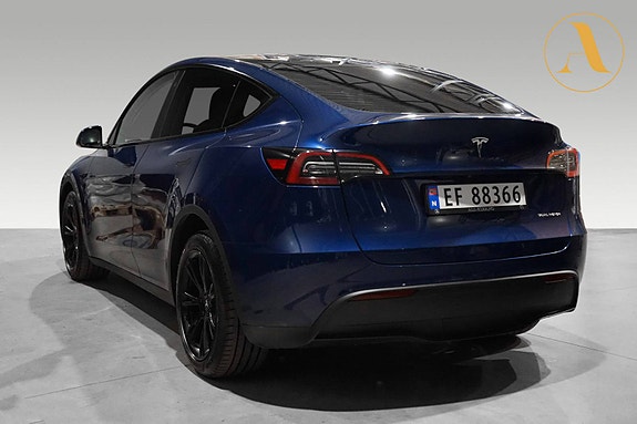 Tesla Model Y 7 of 30