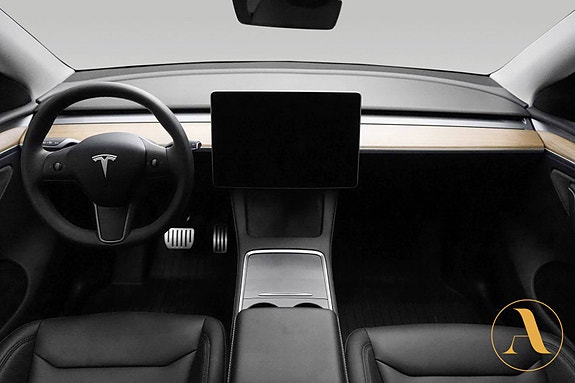 Tesla Model Y 11 of 30
