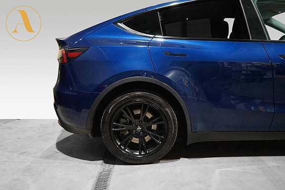 Tesla Model Y 29 of 30