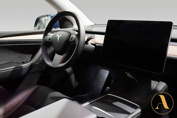 Tesla Model Y 10 of 30