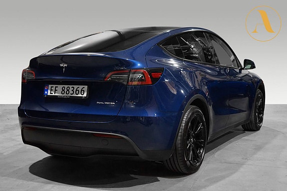 Tesla Model Y 9 of 30