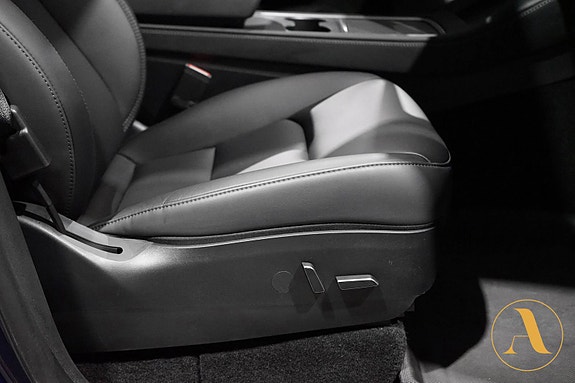 Tesla Model Y 15 of 30