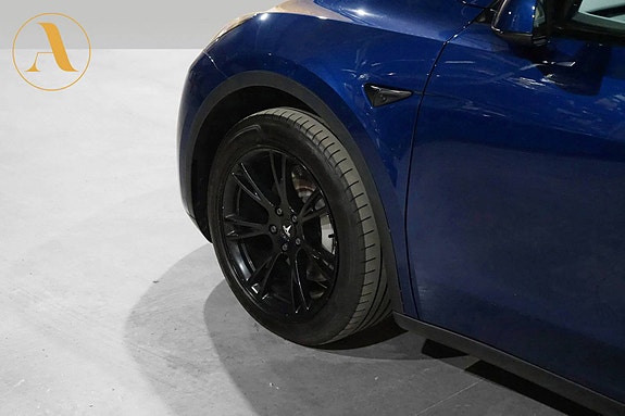 Tesla Model Y 26 of 30