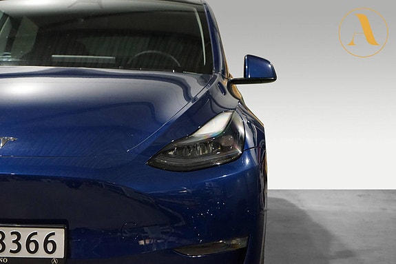 Tesla Model Y 22 of 30
