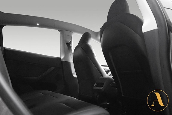 Tesla Model Y 17 of 30