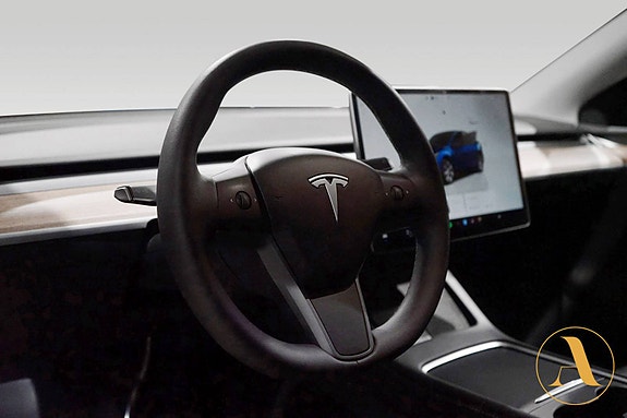 Tesla Model Y 12 of 30