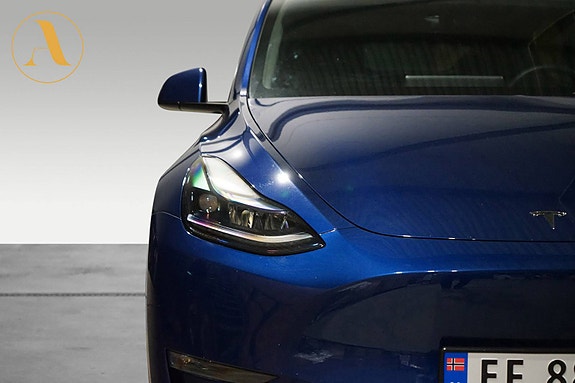 Tesla Model Y 21 of 30