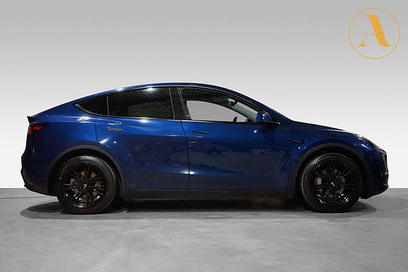 Tesla Model Y 6 of 30