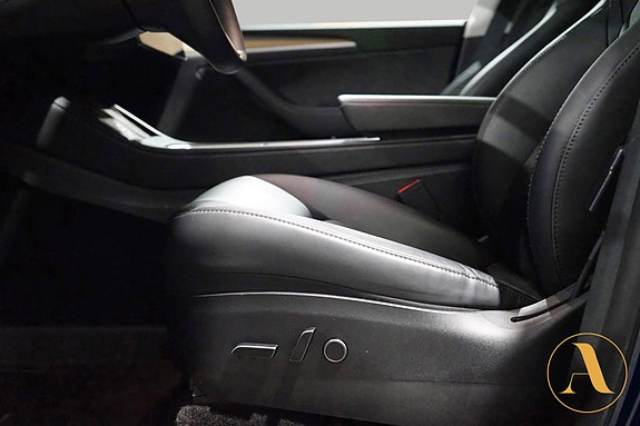 Tesla Model Y 13 of 30