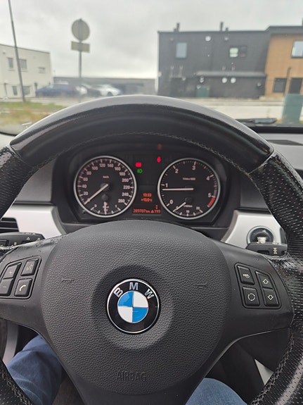 BMW 320d 14 of 15