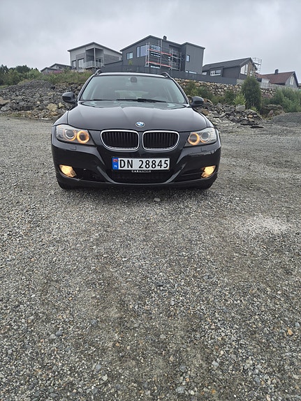BMW 320d 2 of 15