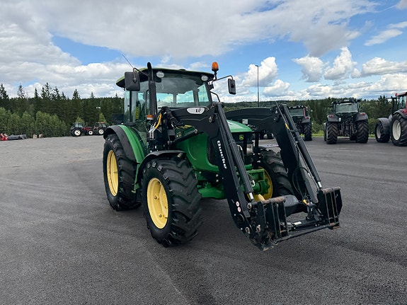 John Deere 5820 28 of 30
