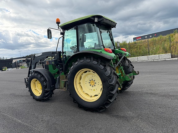 John Deere 5820 10 of 30