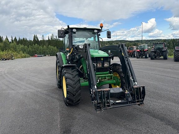 John Deere 5820 29 of 30