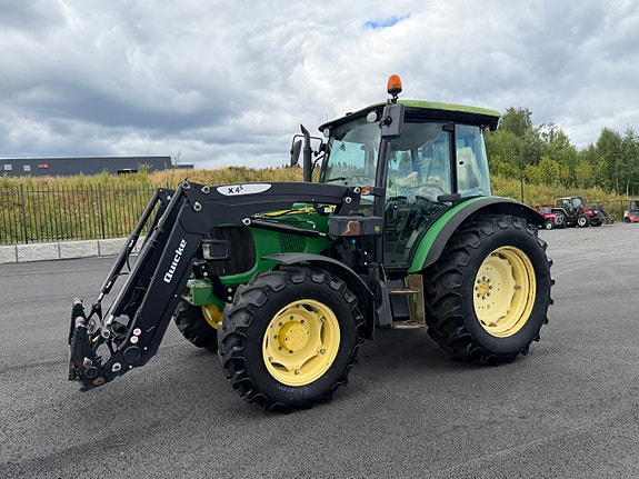 John Deere 5820 4 of 30