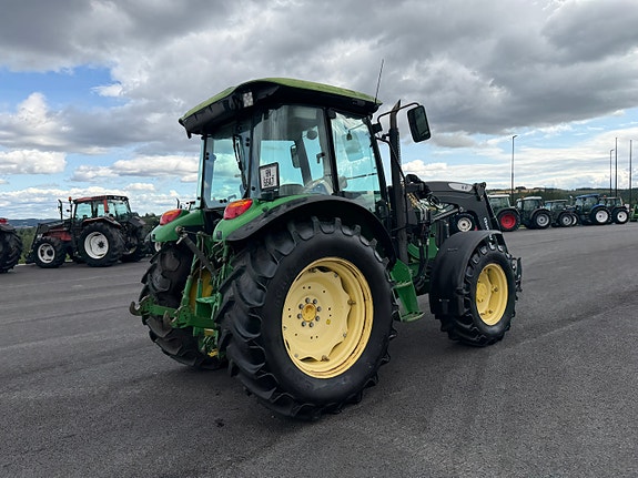 John Deere 5820 19 of 30