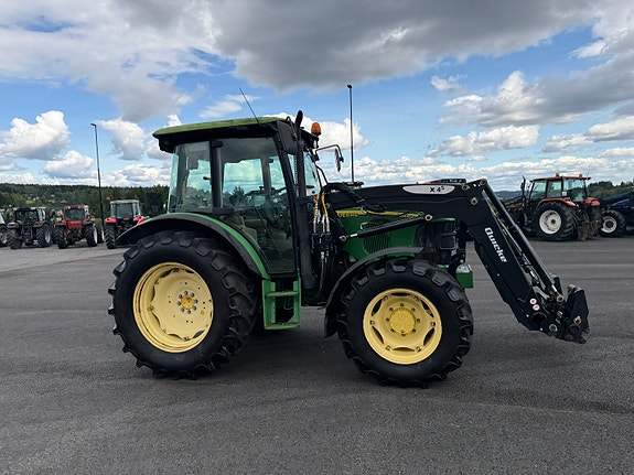 John Deere 5820 24 of 30