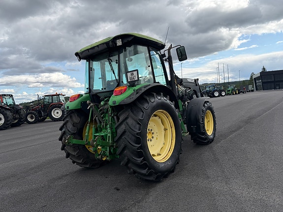 John Deere 5820 18 of 30