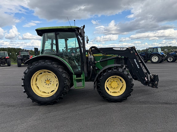 John Deere 5820 23 of 30