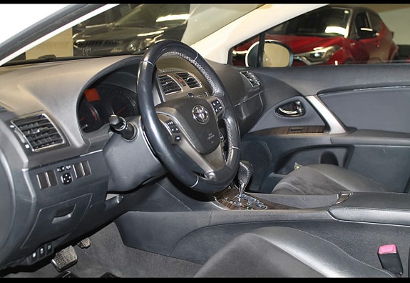 Toyota Avensis 25 of 30