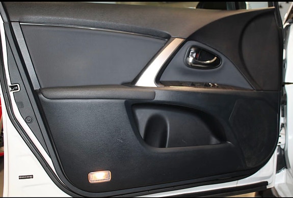Toyota Avensis 24 of 30