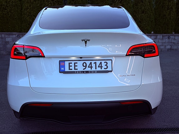 Tesla Model Y 9 of 20