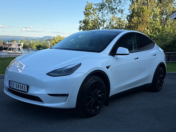 Tesla Model Y 7 of 20