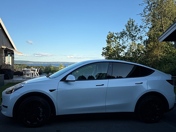 Tesla Model Y 4 of 20
