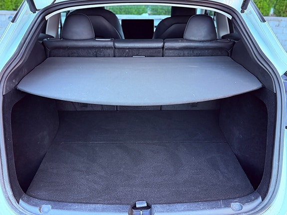 Tesla Model Y 11 of 20