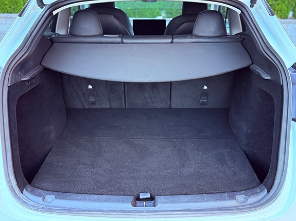 Tesla Model Y 12 of 20
