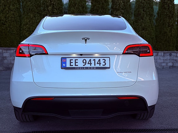 Tesla Model Y 10 of 20
