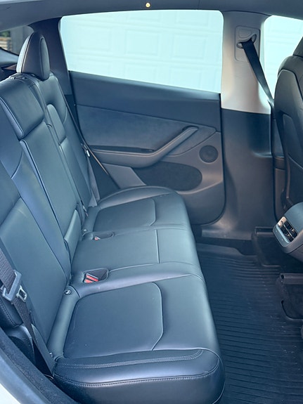 Tesla Model Y 15 of 20