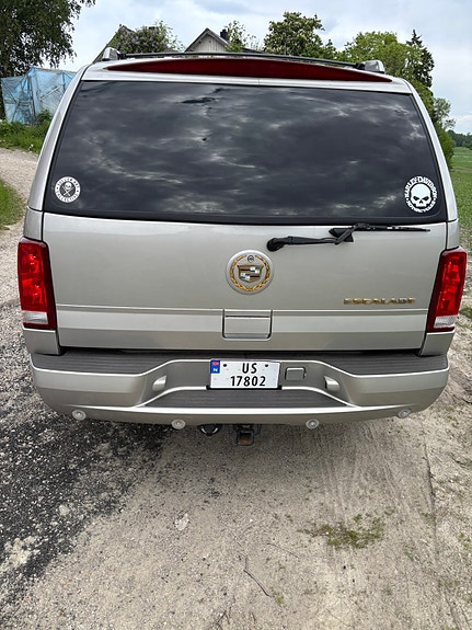 Cadillac Escalade 9 of 15
