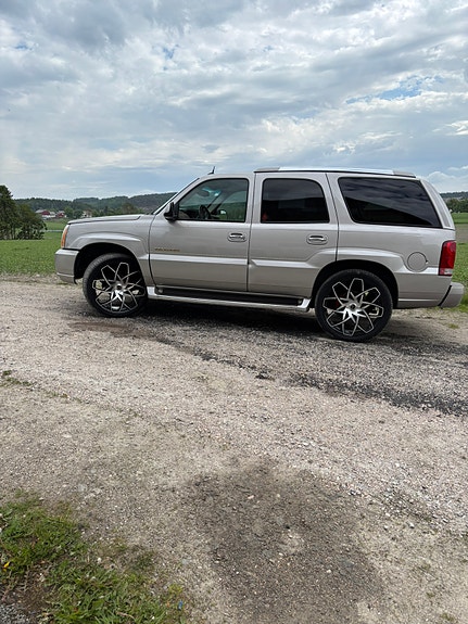 Cadillac Escalade 6 of 15