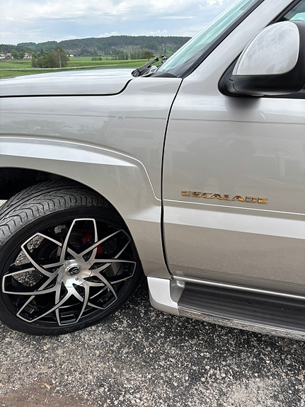 Cadillac Escalade 7 of 15