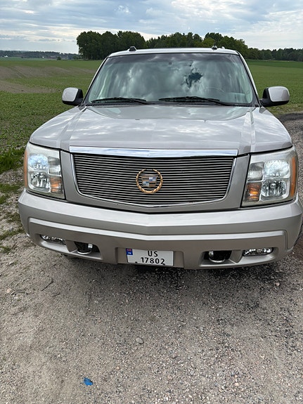 Cadillac Escalade 8 of 15