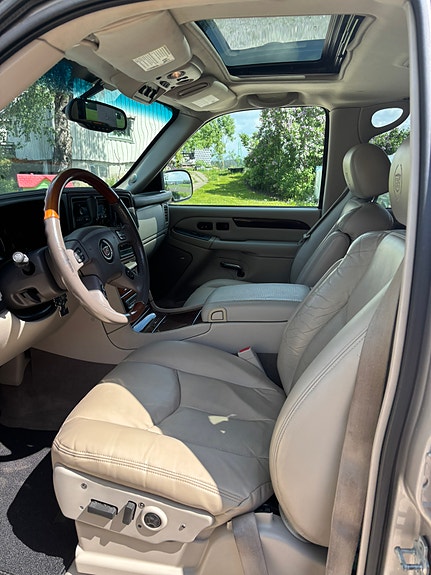 Cadillac Escalade 11 of 15