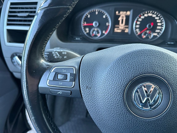 Volkswagen Multivan 14 of 22