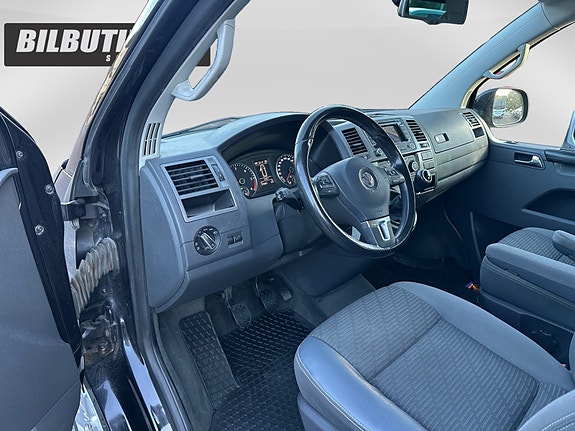 Volkswagen Multivan 10 of 22