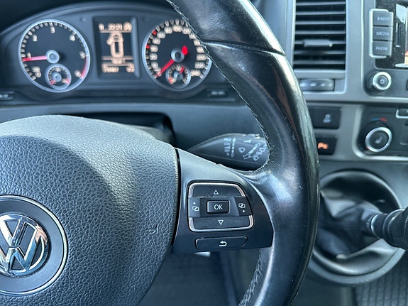 Volkswagen Multivan 15 of 22