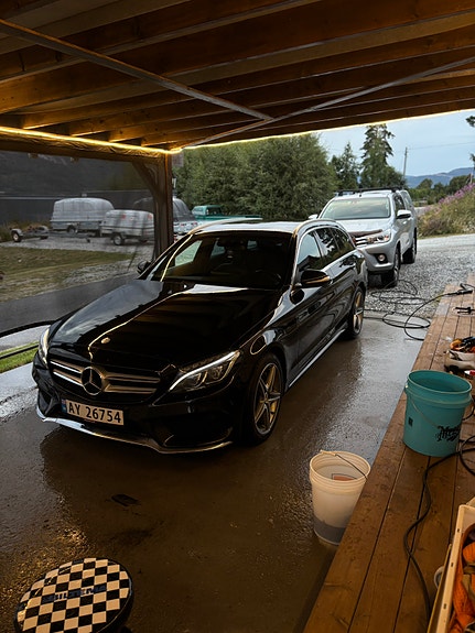 Mercedes-Benz C250 d 2 of 26