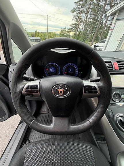 Toyota Auris 27 of 30
