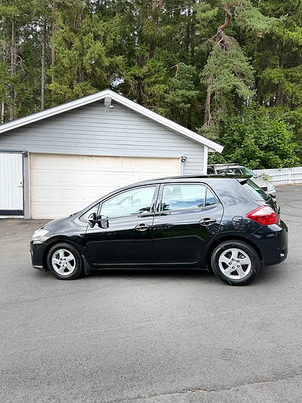 Toyota Auris 15 of 30