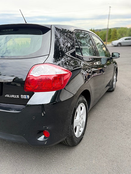 Toyota Auris 9 of 30